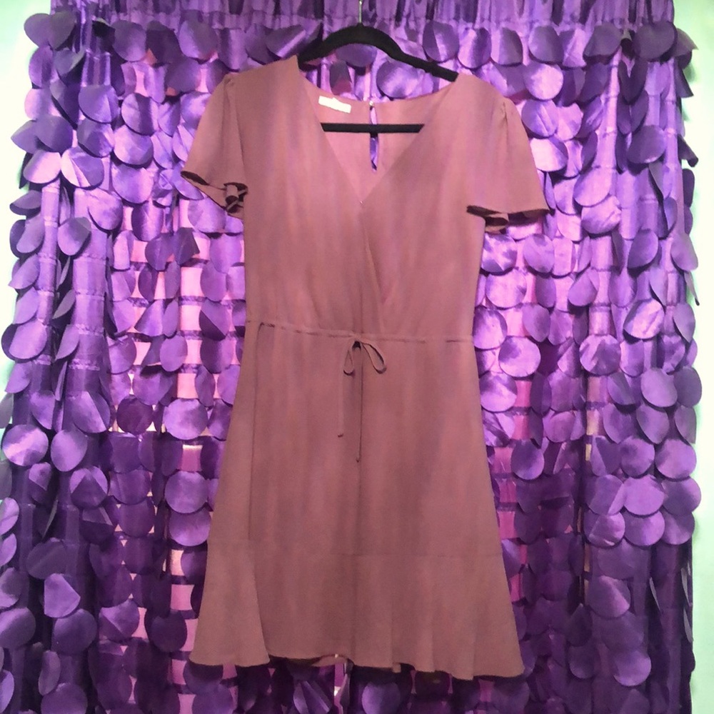 Optional clasp for bust. Flare hem.